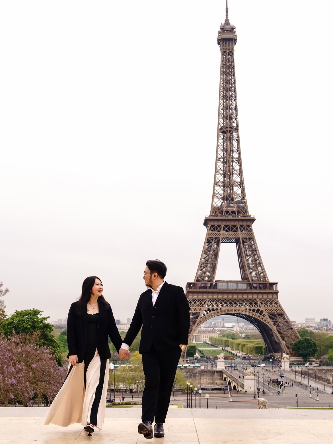 Natasha Tan & Nathanael — mentor @CiciAsuransi, di depan Menara Eiffel